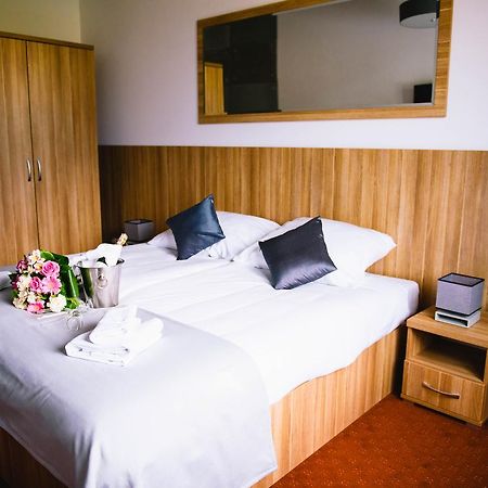 Hotel Turkovia Turek Esterno foto